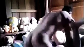 Asiatique amateur indonésienne baisée en levrette