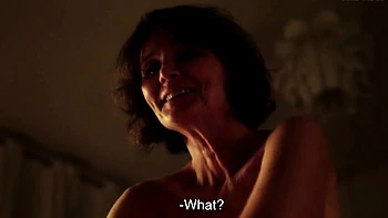 Шарлотта Хайниман трахает зрелую мамку в жопу