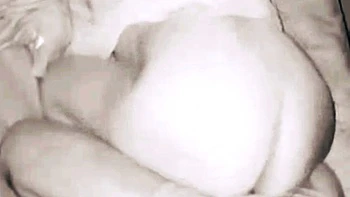 Латиноамериканская MILF всю ночь ебётся в попку сзади