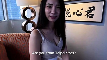 Grand asiatique baise caissière taïwanaise innocente en POV