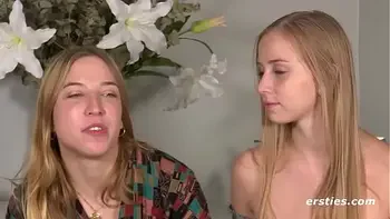 Ersties: Ultra heiße deutsche Blondinen lecken, fingern, vögeln