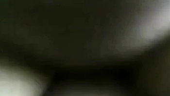 Asiatisches Mädchen in pinker Wäsche fickt doggy mit Sperma