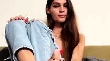 Kylie Haale spielt pervers mit Socken und Füßen