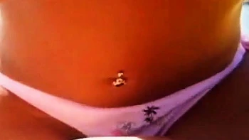 Couple chaud se branle à la plage