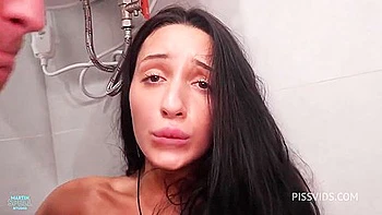 Eva Tender paie le loyer en se faisant baiser le cul