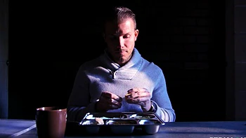 Europäische Brünette Pornostar fickt hart