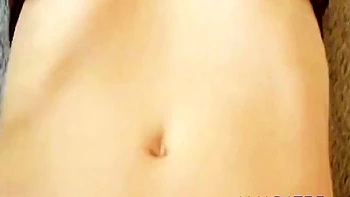 Брюнетка МИЛФ рыбацкая цыпочка трахается с толпой