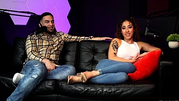 Кира Перез обожает стриптиз и грязные слова