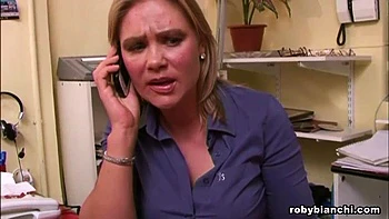 Rubia asiática penetrada doble en doggy y misionero