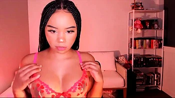 Solo Babe Teasing Cam Show