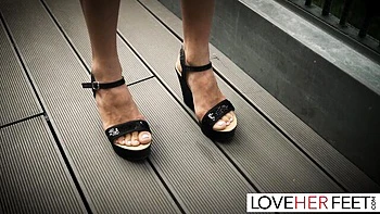 Dorothy Black rinde culto a pies sexy