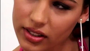 Знойная брюнетка Зафи трахнута