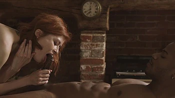 Рыжая Нина Север скачет на большом черном члене в позе обратной наездницы