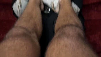 Tía musulmana tetona humillada: mamá árabe adorando pies y asfixiando POV