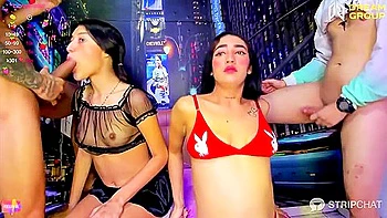 Tatiana Sophia fickt hart in den Hals und schüttelt ihren Arsch