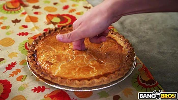 Blonde Milf mit behaartem Pussy wird geil geleckt