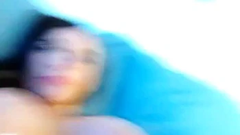 Большие сиськи и огромная жопа мастурбируют с дилдо