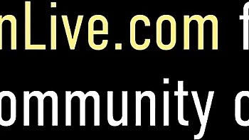 Джулия Энн мастурбирует с фальшивыми сиськами