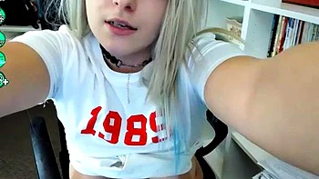 Rubia amateur con tetas grandes y culo enorme