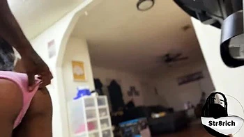 Рождественская анальная шлюха: горячая сводная сестра с большим чёрным членом в позе догги и миссионерка