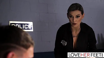 Kenzie Taylor adore les pieds avec un footjob de Victor Ray