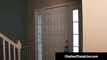 Чарли Чейз сосет большой член в белье