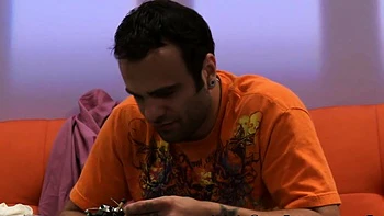 Блондинка-шлюшка с узкой киской жестко трахнута