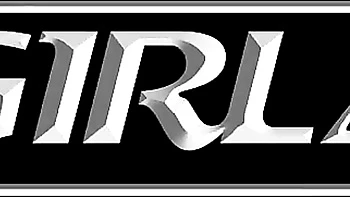 Rubia madura británica con tetas y culo grandes se masturba