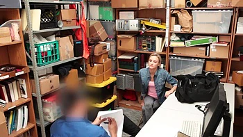 Wrex Oliver baise la mince Emma Hix au bureau