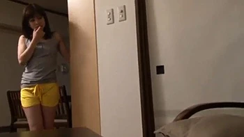 Amatrice japonaise suce et baise en cowgirl et levrette