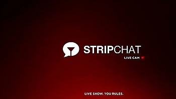 Trío lésbico amateur con strap-on al aire libre