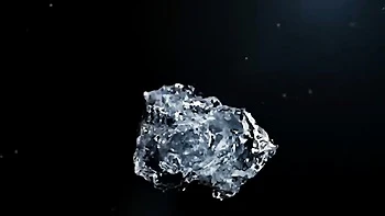 Sugar baby se doigte la chatte mouillée et boit son pipi