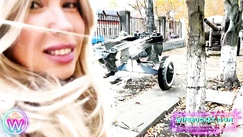 Femme amateur au gros clito se fait creampie en sexe maison