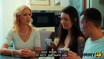 Милфа Линна изменяет с большим членом: минеты и догги