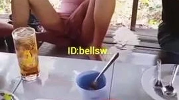 Esposa asiática follada a tres con creampie