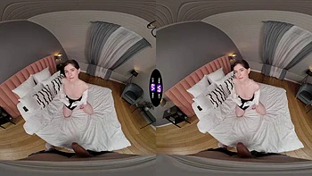 Горячая агентша Перл жестко трахает возбужденного арендатора