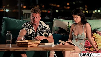 Kleine Sophie Weber nimmt zwei große Schwänze im DP-Dreier