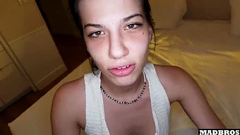 Garota francesa amadora fodida forte de quatro pelo namorado da irmã