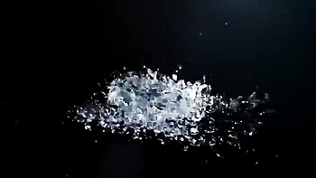 Claudia Macc baise hardcore et boit sa pisse