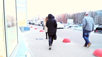 Roxy Lips paga su deuda con una mamada profunda salvaje