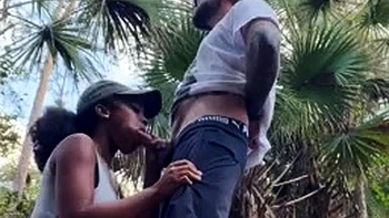 Любительский негритянский минет на улице POV