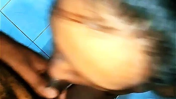 Chica india chupa polla grande profundo y recibe faciales