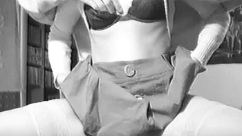 Foda hardcore com gostosa de peitos pequenos e meias