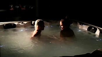 Lovita Fate et Antonia Sainz en groupe hardcore pervers