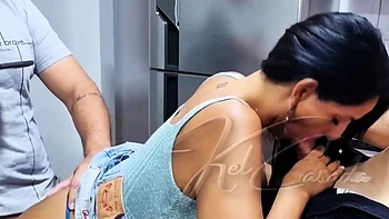 Bi-puta safada fodida pelo marido e amigo