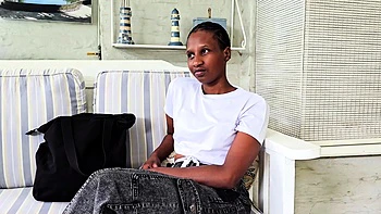 Черную тинейджерку жестко трахнули на фейковом кастинге