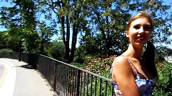 Kleine Latina Teen IG-Influencerin wird eng von BWC gefickt