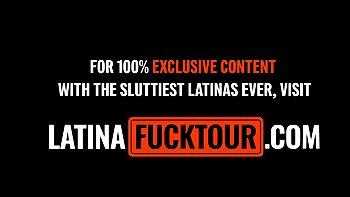 Латиноамериканка с огромными сиськами трахается с большим черным членом