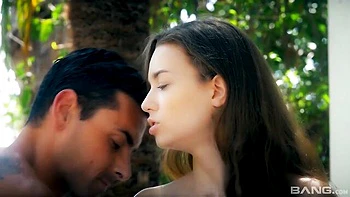 Уличный межрасовый трах с распутной Райан Дриллер