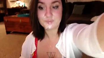 Толстушка-любительница сосет большой член с огромной жопой